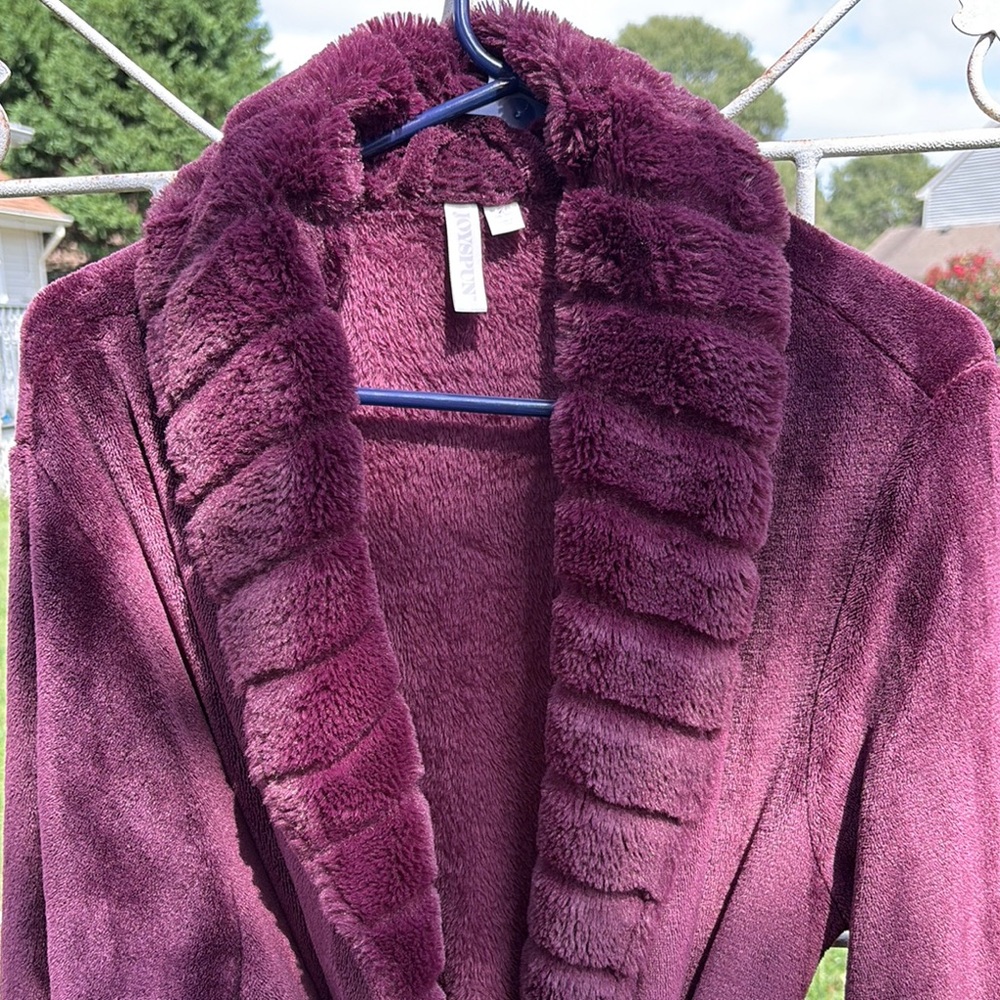 Luxurious Plum robe - Picture 3 of 4
